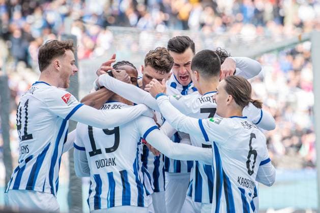 2. Fußball Bundesliga, Hertha BSC vs FC Schalke 04; Berlin, 17.03.2024 Jubel zum 1:0 durch Haris Tabakovic (Hertha BSC, 25), Fabian Reese (Hertha BSC, 11), Ibrahim Maza (Hertha BSC, 30), Deyovaisio Zeefuik (Hertha BSC, 34), Jeremy Dudziak (Hertha BSC, 19), Pascal Klemens (Hertha BSC, 41), Michal Karbownik (Hertha BSC, 6) 2. Fußball Bundesliga, Hertha BSC vs FC Schalke 04, Olympiastadion, Berlin, 17.03.2024 DFL REGULATIONS PROHIBIT ANY USE OF PHOTOGRAPHS AS IMAGE SEQUENCES AND OR QUASI-VIDEO.