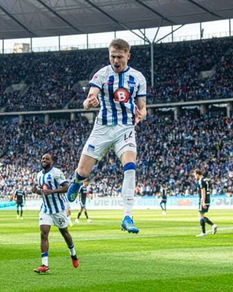 Fussball, Herren, Saison 2023 2024, 2. Bundesliga (26. Spieltag), Hertha BSC - FC Schalke 04, Marten Winkler (Hertha BSC), Jubel nach Tor zum 4:2, 17.03.2024,