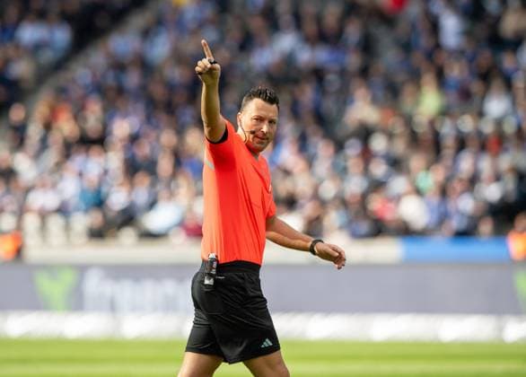 Fussball, Herren, Saison 2023 2024, 2. Bundesliga (26. Spieltag), Hertha BSC - FC Schalke 04, Schiedsrichter Sven Jablonski, 17.03.2024,