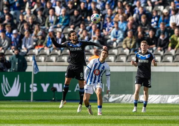 Fussball, Herren, Saison 2023 2024, 2. Bundesliga (26. Spieltag), Hertha BSC - FC Schalke 04, v. l. Ron Schallenberg (Schalke 04), Ibrahim Maza (Hertha BSC), Derry-John Murkin (Schalke 04), 17.03.2024,
