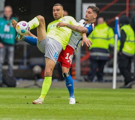 Fussball - 2. BL - Hamburger SV - SV Wehen Wiesbaden - 17.03.24, Ivan Prtajin (SVWW), Ludovit Reis (HSV), -