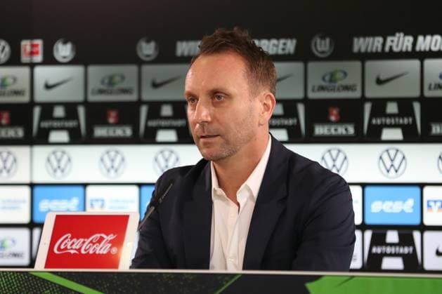 18.03.2024, xgox,Fussball 1. Bundesliga, Pressekonferenz VfL Wolfsburg - Vorstellung Trainer Ralph Hasenhüttl emspor, v.l. Sebastian Schindzielorz (Wolfsburg) (DFL DFB REGULATIONS PROHIBIT ANY USE OF PHOTOGRAPHS as IMAGE SEQUENCES and or QUASI-VIDEO) Wolfsburg
