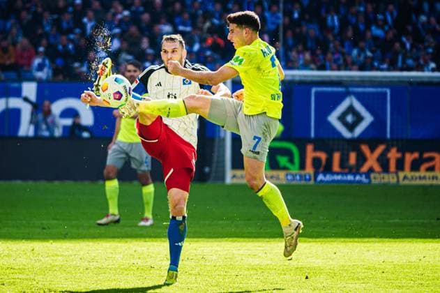 Levin Oeztunali (Hamburger SV, 21), Martin Angha (SV Wehen Wiesbaden, 02) GER, Hamburger SV vs. SV Wehen Wiesbaden, Fussball, 2. Bundesliga, Spieltag 26, Saison 2023 2024, 17.03.2024 DFL REGULATIONS PROHIBIT ANY USE OF PHOTOGRAPHS AS IMAGE SEQUENCES AND OR QUASI-VIDEO GER, Hamburger SV vs. SV Wehen Wiesbaden, Fussball, 2. Bundesliga, Spieltag 26, Saison 2023 2024, 17.03.2024 Hamburg