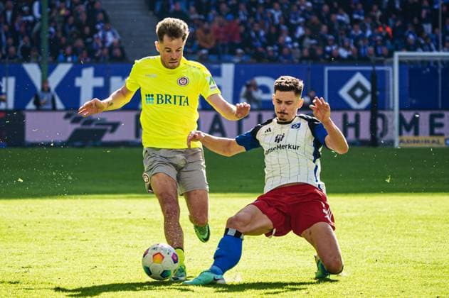 Thijmen Goppel (SV Wehen Wiesbaden, 09), Dennis Hadzikadunic (Hamburger SV, 05) GER, Hamburger SV vs. SV Wehen Wiesbaden, Fussball, 2. Bundesliga, Spieltag 26, Saison 2023 2024, 17.03.2024 DFL REGULATIONS PROHIBIT ANY USE OF PHOTOGRAPHS AS IMAGE SEQUENCES AND OR QUASI-VIDEO GER, Hamburger SV vs. SV Wehen Wiesbaden, Fussball, 2. Bundesliga, Spieltag 26, Saison 2023 2024, 17.03.2024 Hamburg