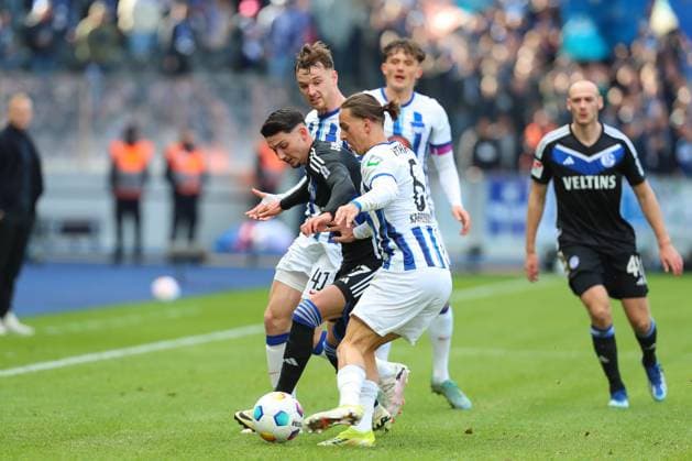 17.03.2024, xtgx, Fussball 2. Bundesliga, Hertha BSC - FC Schalke 04 emspor, v.l. Pascal Klemens (Hertha, 41), Yusuf Kadabayi (Schalke, 17), Michal Karbownik (Hertha, 6) Zweikampf, Duell, Kampf, tackle (DFL DFB REGULATIONS PROHIBIT ANY USE OF PHOTOGRAPHS as IMAGE SEQUENCES and or QUASI-VIDEO) Berlin