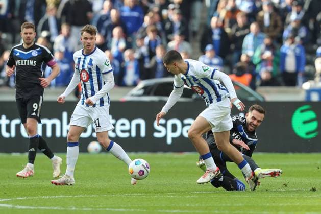 17.03.2024, xtgx, Fussball 2. Bundesliga, Hertha BSC - FC Schalke 04 emspor, v.l. Ibrahim Maza (Hertha, 30), Kenan Karaman (Schalke, 19) Zweikampf, Duell, Kampf, tackle (DFL DFB REGULATIONS PROHIBIT ANY USE OF PHOTOGRAPHS as IMAGE SEQUENCES and or QUASI-VIDEO) Berlin