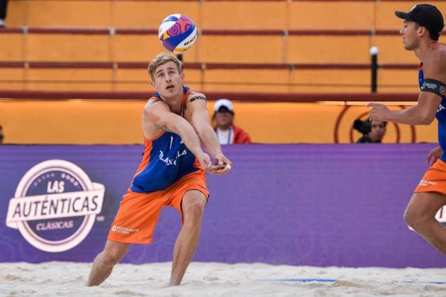 2023-10-09 Beach World Champs Tlaxcala 2023 - Day 4 TLAXCALA, MEXICO - OCTOBER 9: Steven van de Velde of the Netherlands during Day 4 of the Beach World Champs Tlaxcala 2023 at Tlaxcala Plaza de Toros on October 9, 2023 in Tlaxcala, Mexico. (Photo by Pablo Morano BSR Agency) Tlaxcala Mexico Content not available for redistribution in The Netherlands directly or indirectly through any third parties. Copyright: xBSRxAgencyx
