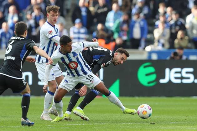 17.03.2024, xtgx, Fussball 2. Bundesliga, Hertha BSC - FC Schalke 04 emspor, v.l. Pascal Klemens (Hertha, 41), Jeremy Dudziak (Hertha, 19), Kenan Karaman (Schalke, 19) Zweikampf, Duell, Kampf, tackle (DFL DFB REGULATIONS PROHIBIT ANY USE OF PHOTOGRAPHS as IMAGE SEQUENCES and or QUASI-VIDEO) Berlin