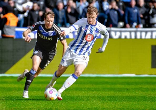 17.03.2024, xlakx, Fussball 2. Bundesliga, Hertha BSC - FC Schalke 04, emspor, v.l. Thomas Ouwejan (FC Schalke 04 2),Pascal Klemens (Hertha BSC 41),Zweikampf, Duell, Kampf, tackle (DFL DFB REGULATIONS PROHIBIT ANY USE OF PHOTOGRAPHS as IMAGE SEQUENCES and or QUASI-VIDEO) Berlin