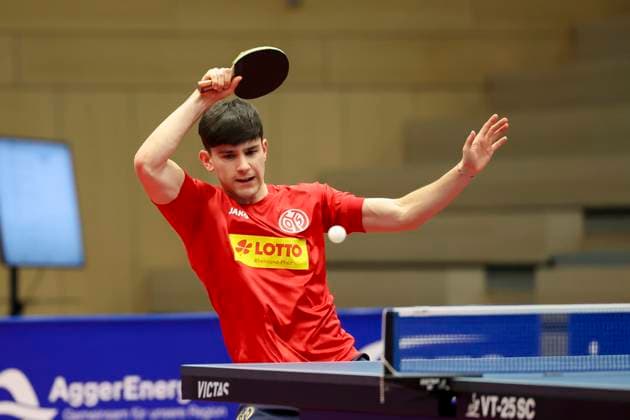 Sport Themen der Woche KW12 Sport Bilder des Tages Carlo Rossi (1. FSV Mainz 05) kontrolliert den Ball, 1. Tischtennis Bundesliga der Herren, TTC Schwalbe Bergneustadt vs 1. FSV Mainz 05, Burstenhalle, 18.03.2024, Bergneustadt, Deutschland. *** Carlo Rossi 1 FSV Mainz 05 controls the ball, 1 mens table tennis Bundesliga, TTC Schwalbe Bergneustadt vs 1 FSV Mainz 05, Burstenhalle, 18 03 2024, Bergneustadt, Germany