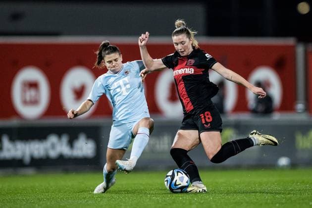 GOOGLE PIXEL Frauen Bundesliga: Bayer 04 Leverkusen - 1. FC Köln; 18.03.2024 Zweikampf Martyna Wiankowska (1. FC Köln, 26),Karolina Lea Vilhjalmsdottir (Bayer 04 Leverkusen, 18) GOOGLE PIXEL Frauen Bundesliga: Bayer 04 Leverkusen - 1. FC Köln, Leverkusen, Ulrich-Haberland-Stadion am 18.03.2024 DFB REGULATIONS PROHIBIT ANY USE OF PHOTOGRAPHS AS IMAGE SEQUENCES AND OR QUASI-VIDEO. Copyright: xBEAUTIFULxSPORTS Wunderlx