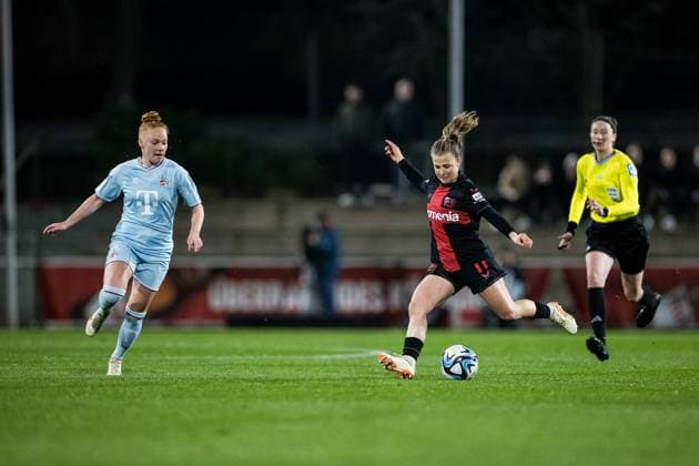 GOOGLE PIXEL Frauen Bundesliga: Bayer 04 Leverkusen - 1. FC Köln; 18.03.2024 Zweikampf Laura Vogt (1. FC Köln, 8), Kristin Kögel (Bayer 04 Leverkusen, 11) GOOGLE PIXEL Frauen Bundesliga: Bayer 04 Leverkusen - 1. FC Köln, Leverkusen, Ulrich-Haberland-Stadion am 18.03.2024 DFB REGULATIONS PROHIBIT ANY USE OF PHOTOGRAPHS AS IMAGE SEQUENCES AND OR QUASI-VIDEO. Copyright: xBEAUTIFULxSPORTS Wunderlx