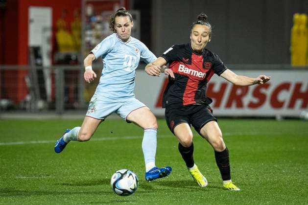 GOOGLE PIXEL Frauen Bundesliga: Bayer 04 Leverkusen - 1. FC Köln; 18.03.2024 Sylwia Matysik (Bayer 04 Leverkusen, 4) Dora Zeller (1. FC Köln, 19); Leverkusen, 18.03.2024: 16. Spieltag der GOOGLE PIXEL Frauen Bundesliga: Bayer 04 Leverkusen - 1. FC Köln, Ulrich-Haberland-Stadion, Leverkusen. Die DFL-Bestimmungen verbieten die Verwendung von Fotografien als Bildsequenzen und oder Quasi-Videos. Copyright: xBEAUTIFULxSPORTS AxelxKohringx