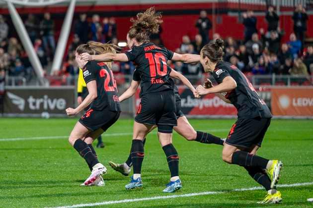 Die Leverkusener Spielerinnen bejubeln das Tor zum 1:0 durch Lilla Turanyi (Bayer 04 Leverkusen, 24). Dabei Synne Skinnes Hansen (Bayer 04 Leverkusen, 10) und Sylwia Matysik (Bayer 04 Leverkusen, 04). Fussball: Google Pixel Frauen-Bundesliga, Saison 2023 2024, 16. Spieltag, Bayer 04 Leverkusen - 1. FC Koeln am 18.03.2024 im Ulrich-Haberland Stadion in Leverkusen. Wichtiger Hinweis: Gemaess den Vorgaben der DFL Deutsche Fussball Liga bzw. des DFB Deutscher Fussball-Bund ist es untersagt, in dem Stadion und oder vom Spiel angefertigte Fotoaufnahmen in Form von Sequenzbildern und oder videoaehnlichen Fotostrecken zu verwerten bzw. verwerten zu lassen. Foto: Kirchner-Media TH Copyright: xKirchner-Media THx
