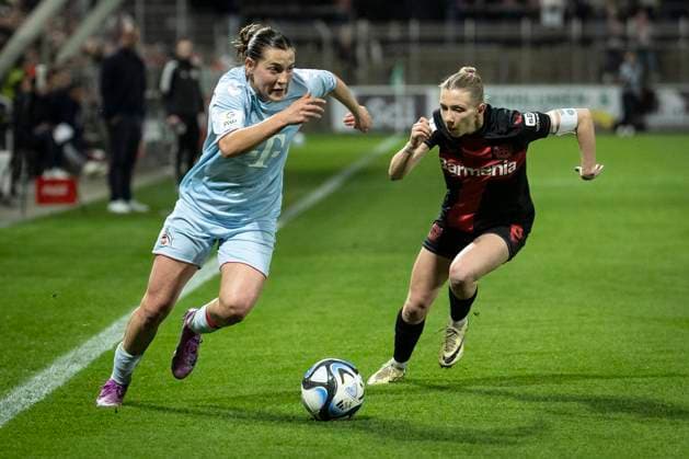 Sport Themen der Woche KW12 Sport Bilder des Tages GOOGLE PIXEL Frauen Bundesliga: Bayer 04 Leverkusen - 1. FC Köln; 18.03.2024 Carlotta Wamser (1. FC Köln, 30) im Zweikampf mit Elisa Senss (Bayer 04 Leverkusen,6); Leverkusen, 18.03.2024: 16. Spieltag der GOOGLE PIXEL Frauen Bundesliga: Bayer 04 Leverkusen - 1. FC Köln, Ulrich-Haberland-Stadion, Leverkusen. Die DFL-Bestimmungen verbieten die Verwendung von Fotografien als Bildsequenzen und oder Quasi-Videos. *** GOOGLE PIXEL Frauen Bundesliga Bayer 04 Leverkusen 1 FC Köln 18 03 2024 Carlotta Wamser 1 FC Köln, 30 in duel with Elisa Senss Bayer 04 Leverkusen,6 Leverkusen, 18 03 2024 16 Matchday of the GOOGLE PIXEL Frauen Bundesliga Bayer 04 Leverkusen 1 FC Köln, Ulrich Haberland Stadion, Leverkusen The DFL regulations prohibit the use of photographs as image sequences and or quasi videos Copyright: xBEAUTIFULxSPORTS AxelxKohringx