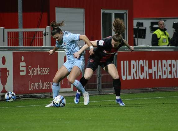 18.03.2024, xgrfx, Fussball 1.Bundesliga Damen, Bayer Leverkusen - 1.FC Köln emspor, v.l. Martyna Wiankowska, (1.FC Kön), Sinne Skynnes Hansen (Bayer Leverkusen) (DFL DFB REGULATIONS PROHIBIT ANY USE OF PHOTOGRAPHS as IMAGE SEQUENCES and or QUASI-VIDEO) Leverkusen