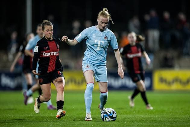 GOOGLE PIXEL Frauen Bundesliga: Bayer 04 Leverkusen - 1. FC Köln; 18.03.2024 Zweikampf Kristin Kögel (Bayer 04 Leverkusen, 11), Anna Gerhardt (1. FC Köln, 21) GOOGLE PIXEL Frauen Bundesliga: Bayer 04 Leverkusen - 1. FC Köln, Leverkusen, Ulrich-Haberland-Stadion am 18.03.2024 DFB REGULATIONS PROHIBIT ANY USE OF PHOTOGRAPHS AS IMAGE SEQUENCES AND OR QUASI-VIDEO. Copyright: xBEAUTIFULxSPORTS Wunderlx