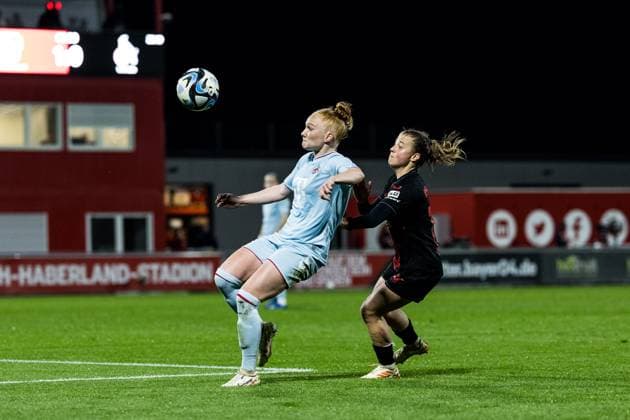 GOOGLE PIXEL Frauen Bundesliga: Bayer 04 Leverkusen - 1. FC Köln; 18.03.2024 Zweikampf Laura Vogt (1. FC Köln, 8), Kristin Kögel (Bayer 04 Leverkusen, 11) GOOGLE PIXEL Frauen Bundesliga: Bayer 04 Leverkusen - 1. FC Köln, Leverkusen, Ulrich-Haberland-Stadion am 18.03.2024 DFB REGULATIONS PROHIBIT ANY USE OF PHOTOGRAPHS AS IMAGE SEQUENCES AND OR QUASI-VIDEO. Copyright: xBEAUTIFULxSPORTS Wunderlx