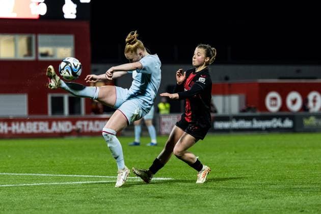GOOGLE PIXEL Frauen Bundesliga: Bayer 04 Leverkusen - 1. FC Köln; 18.03.2024 Zweikampf Laura Vogt (1. FC Köln, 8), Kristin Kögel (Bayer 04 Leverkusen, 11) GOOGLE PIXEL Frauen Bundesliga: Bayer 04 Leverkusen - 1. FC Köln, Leverkusen, Ulrich-Haberland-Stadion am 18.03.2024 DFB REGULATIONS PROHIBIT ANY USE OF PHOTOGRAPHS AS IMAGE SEQUENCES AND OR QUASI-VIDEO. Copyright: xBEAUTIFULxSPORTS Wunderlx