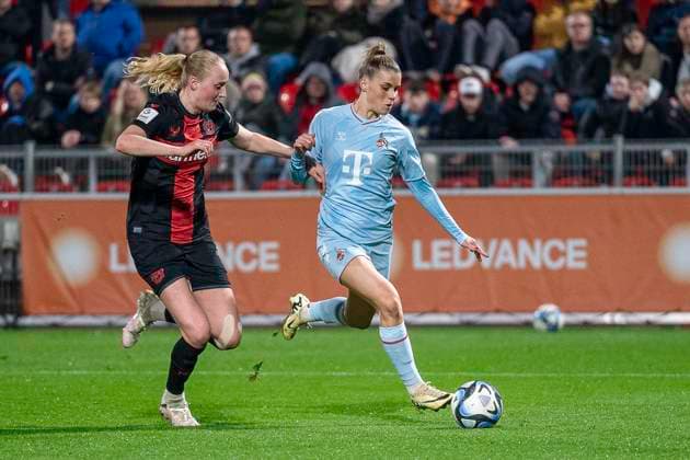 Zweikampf zwischen Emilie Bragstad (Bayer 04 Leverkusen, 14) und Selina Cerci (1. FC Koeln, 29), rechts. Fussball: Google Pixel Frauen-Bundesliga, Saison 2023 2024, 16. Spieltag, Bayer 04 Leverkusen - 1. FC Koeln am 18.03.2024 im Ulrich-Haberland Stadion in Leverkusen. Wichtiger Hinweis: Gemaess den Vorgaben der DFL Deutsche Fussball Liga bzw. des DFB Deutscher Fussball-Bund ist es untersagt, in dem Stadion und oder vom Spiel angefertigte Fotoaufnahmen in Form von Sequenzbildern und oder videoaehnlichen Fotostrecken zu verwerten bzw. verwerten zu lassen. Foto: Kirchner-Media TH Copyright: xKirchner-Media THx