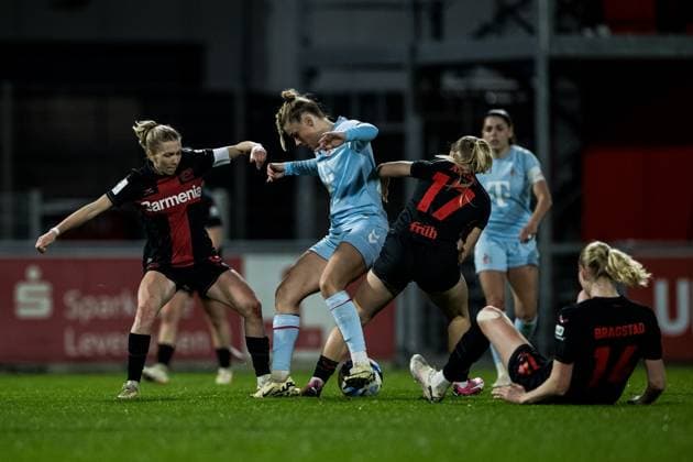 GOOGLE PIXEL Frauen Bundesliga: Bayer 04 Leverkusen - 1. FC Köln; 18.03.2024 Zweikampf Elisa Senß (Bayer 04 Leverkusen, 6), Selina Cerci (1. FC Köln, 29), Julie Aune Zdebel (Bayer 04 Leverkusen, 17), Emilie Bragstadt (Bayer 04 Leverkusen, 14) GOOGLE PIXEL Frauen Bundesliga: Bayer 04 Leverkusen - 1. FC Köln, Leverkusen, Ulrich-Haberland-Stadion am 18.03.2024 DFB REGULATIONS PROHIBIT ANY USE OF PHOTOGRAPHS AS IMAGE SEQUENCES AND OR QUASI-VIDEO. Copyright: xBEAUTIFULxSPORTS Wunderlx