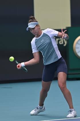 MIAMI GARDENS, FL - MARCH 18: Veronika Kudermetova (RUS) hits the ball during practice at the Miami Open on March 18, 2024, at Hard Rock Stadium in Miami Gardens, FL. (Photo by Michele Eve Sandberg Icon Sportswire) TENNIS: MAR 18 Miami Open EDITORIAL USE ONLY Icon2403180171
