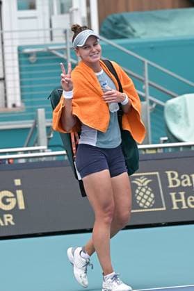 MIAMI GARDENS, FL - MARCH 18: Veronika Kudermetova (RUS) leaves practice at the Miami Open on March 18, 2024, at Hard Rock Stadium in Miami Gardens, FL. (Photo by Michele Eve Sandberg Icon Sportswire) TENNIS: MAR 18 Miami Open EDITORIAL USE ONLY Icon2403180220