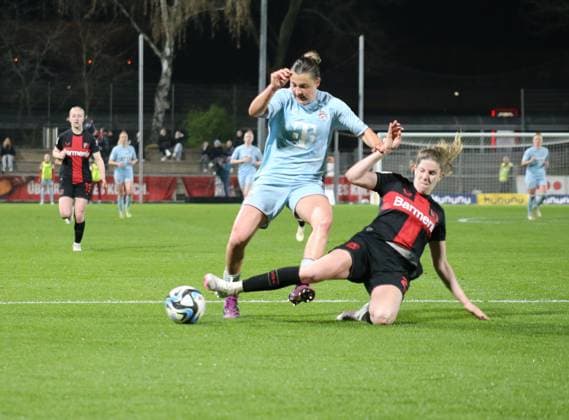 18.03.2024, xgrfx, Fussball 1.Bundesliga Damen, Bayer Leverkusen - 1.FC Köln emspor, v.l. Carlotta Wamser (1.FC Köln), Lilla Turanyi (Bayer Leverkusen) (DFL DFB REGULATIONS PROHIBIT ANY USE OF PHOTOGRAPHS as IMAGE SEQUENCES and or QUASI-VIDEO) Leverkusen