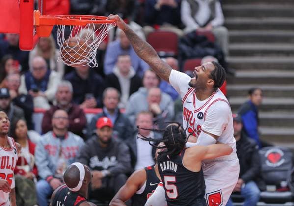 Sport Themen der Woche KW12 Sport Bilder des Tages CHICAGO, IL - MARCH 18: Andre Drummond 3 of the Chicago Bulls slam dunks during the first half against the Portland Trail Blazers at the United Center on March 18, 2024 in Chicago, Illinois. (Photo by Melissa Tamez Icon Sportswire) NBA, Basketball Herren, USA MAR 18 Trail Blazers at Bulls EDITORIAL USE ONLY Icon24031813