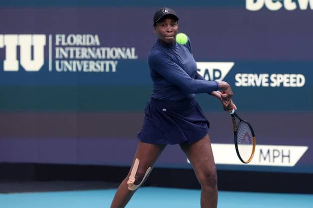 March 18, 2024, Miami Gardens, Florida, United States Of America: MIAMI GARDENS, FLORIDA - MARCH 18: Venus Williams day 3 of the Miami Open at Hard Rock Stadium on March 18, 2024 in Miami Gardens, Florida. ...People: Venus Williams Miami Gardens United States Of America - ZUMAs214 20240318_ada_s214_012 Copyright: xSMGx