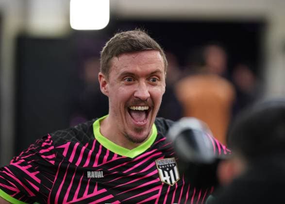 Max Kruse von Hollywood United freut sich über den Sieg und über seinen Geburtstag. 18.03.2024, Fussball, Baller League, GER, Köln, Motorworld World Köln *** Max Kruse of Hollywood United is happy about the victory and about his birthday 18 03 2024, Football, Baller League, GER, Cologne, Motorworld World Köln Copyright: HMBxMedia xMarcoxBader