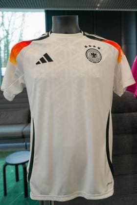 Neues EM-Trikot der Nationalmannschaft Heim - Frankfurt 19.03.2024: Training der Nationalmannschaft