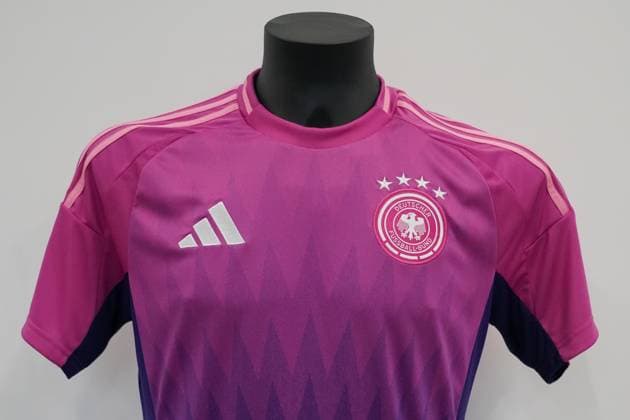 Neues EM-Trikot für die EM in Deutschland (AUSWÄRTS) - Frankfurt 19.03.2024: Training der Nationalmannschaft