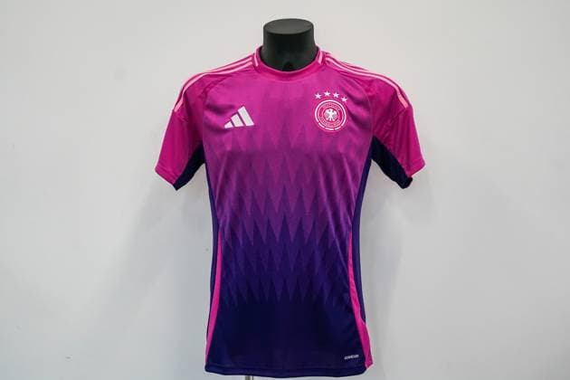Neues EM-Trikot für die EM in Deutschland (AUSWÄRTS) - Frankfurt 19.03.2024: Training der Nationalmannschaft