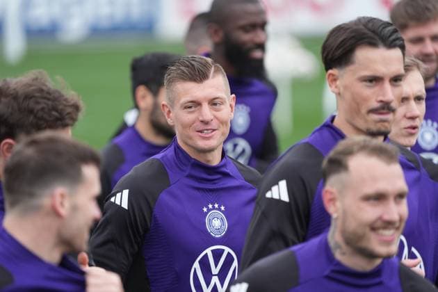 Sport Themen der Woche KW12 Toni Kroos (Deutschland Germany) zurück im Kreis der Nationalmannschaft - Frankfurt 19.03.2024: Training der Nationalmannschaft *** Toni Kroos Germany Germany back in the national team circle Frankfurt 19 03 2024 Training of the national team