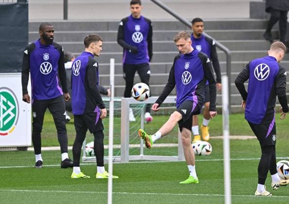 19.03.2024, xsltx, Fussball DFB Medientermine, DFB Nationalelf - Training emspor, v.l. Antonio Rüdiger (Deutsche Nationalmannschaft), Florian Wirtz (Deutsche Nationalmannschaft), Maximilian Beier (Deutsche Nationalmannschaft) (DFL DFB REGULATIONS PROHIBIT ANY USE OF PHOTOGRAPHS as IMAGE SEQUENCES and or QUASI-VIDEO) Frankfurt am Main