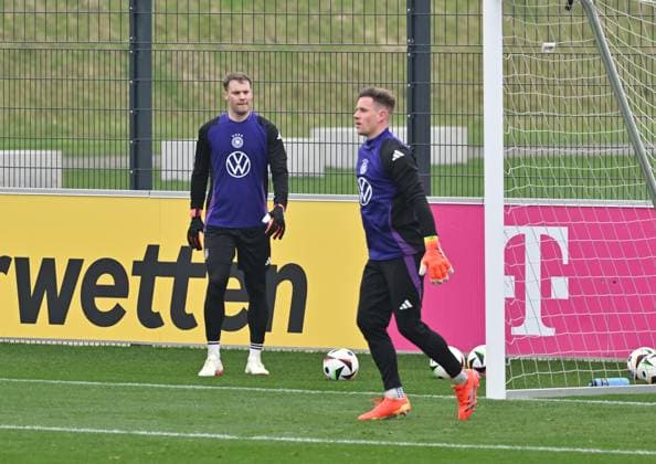 19.03.2024, xsltx, Fussball DFB Medientermine, DFB Nationalelf - Training emspor, v.l. Manuel Neuer (Deutsche Nationalmannschaft), Marc-AndrÃ ter Stegen (Deutsche Nationalmannschaft) (DFL DFB REGULATIONS PROHIBIT ANY USE OF PHOTOGRAPHS as IMAGE SEQUENCES and or QUASI-VIDEO) Frankfurt am Main