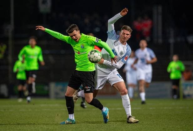 Sport Themen der Woche KW12 Sport Bilder des Tages Fussball, Herren, Saison 2023 2024, Regionalliga Nordost (22. Spieltag, Nachholspiel), SV Babelsberg 03 - Chemnitzer FC, v. l. Leon Damer (Chemnitzer FC), Marcel Rausch (SV Babelsberg 03), 19.03. 2024, *** Soccer, Men, Season 2023 2024, Regionalliga Nordost 22 Matchday, Catch-up match , SV Babelsberg 03 Chemnitzer FC, f l Leon Damer Chemnitzer FC , Marcel Rausch SV Babelsberg 03 , 19 03 2024, Copyright: xSebastianxRäppold MatthiasxKochx