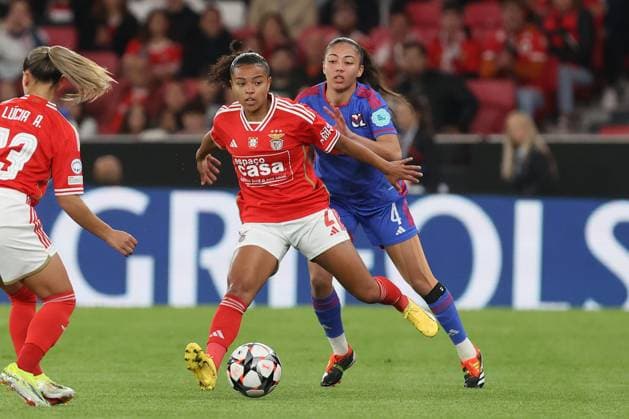 Lisbon, Portugal, Tuesday 19 March 2024 UEFA Women s Champions League 2023 24 1 4 Final SL Benfica - Olympique Lyon, Marie Alidou (SL Benfica), , Selma Bacha (Olympique Lyon), Zweikampf, Action, Aktion, Battles for the Ball Copyright: JoaquimxFerreira