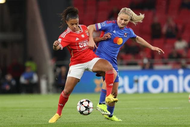Lisbon, Portugal, Tuesday 19 March 2024 UEFA Women s Champions League 2023 24 1 4 Final SL Benfica - Olympique Lyon, Marie Alidou (SL Benfica), Lindsey Horan (Olympique Lyon), Zweikampf, Action, Aktion, Battles for the Ball Copyright: JoaquimxFerreira