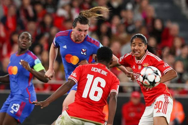 Lisbon, Portugal, Tuesday 19 March 2024 UEFA Women s Champions League 2023 24 1 4 Final SL Benfica - Olympique Lyon, Vanessa Gilles (Olympique Lyon), Christy Ucheibe (SL Benfica), Lais Araujo (SL Benfica), Kopfball, Kopfballduell Copyright: JoaquimxFerreira