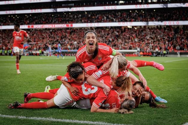 Players of Benfica celebrate after goal scored by Andreia Faria during UEFA Women Champions League 23 24 game between SL Benfica and Olympique Lyonnaise at Estadio Da Luz, Lisbon, Portugal. (Maciej Rogowski) Lisbon Estadio Da Luz Portugal Copyright: xMaciejxRogowskix SLBOL-07