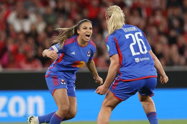 Lisbon, Portugal, Tuesday 19 March 2024 UEFA Women s Champions League 2023 24 1 4 Final SL Benfica - Olympique Lyon, Delphine Cascarino (Olympique Lyon) und Lindsey Horan (Olympique Lyon) Torjubel, Goal celebration, celebrate the goal Copyright: JoaquimxFerreira