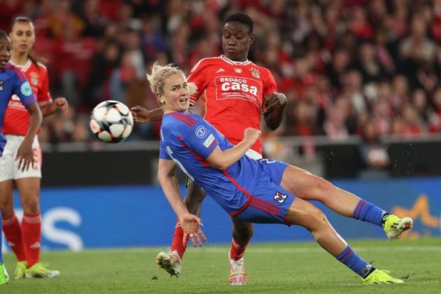 Lisbon, Portugal, Tuesday 19 March 2024 UEFA Women s Champions League 2023 24 1 4 Final SL Benfica - Olympique Lyon, Torschuss Lindsey Horan (Olympique Lyon), Christy Ucheibe (SL Benfica) Copyright: JoaquimxFerreira