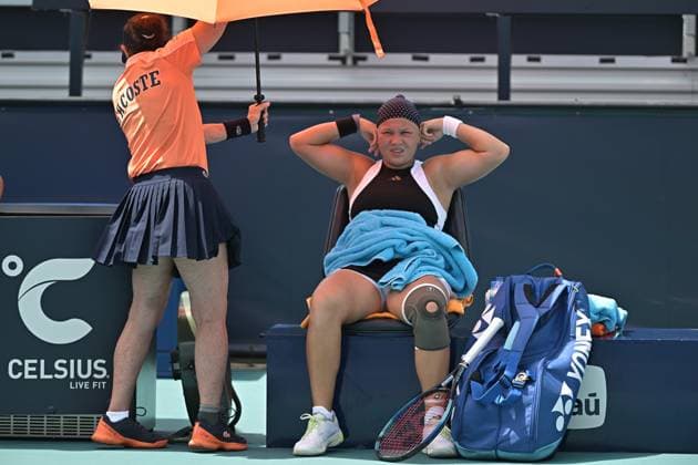 MIAMI GARDENS, FL - MARCH 19: Diana Shnaider (Russia) during the Miami Open on March 19, 2024, at Hard Rock Stadium in Miami Gardens, FL. (Photo by Michele Eve Sandberg Icon Sportswire) TENNIS: MAR 19 Miami Open EDITORIAL USE ONLY Icon240304176