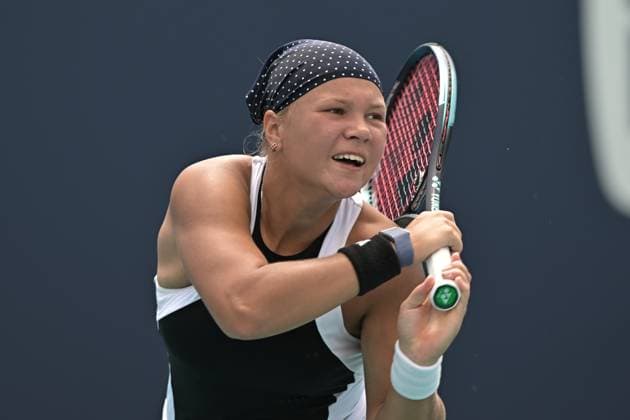 MIAMI GARDENS, FL - MARCH 19: Diana Shnaider (Russia) during the Miami Open on March 19, 2024, at Hard Rock Stadium in Miami Gardens, FL. (Photo by Michele Eve Sandberg Icon Sportswire) TENNIS: MAR 19 Miami Open EDITORIAL USE ONLY Icon240304186