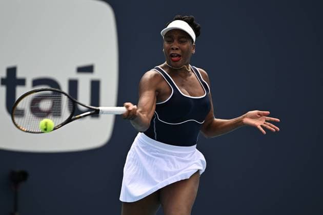 Venus Williams v Diana Shnaider during the Miami Open at the Hard Rock Stadium Featuring: Venus Williams Where: Miami Gardens, Florida, United States When: 19 Mar 2024 Credit: Robert Bell INSTARimages EDITORIAL USE ONLY. RESTRICTED TO NEWSPAPERS BASED IN THE UK Copyright: xRobertxBell INSTARimagesx 0441338533st
