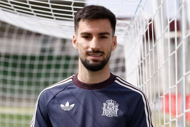 March 20, 2024, Las Rozas, Madrid, SPAIN: Alex Baena poses for portrait after an interview for Europa Press during the call of Spain Team at Ciudad del Futbol of RFEF on March 20, 2024, in Las Rozas, Madrid. Las Rozas SPAIN - ZUMAa181 20240320_zaa_a181_012 Copyright: xOscarxJ.xBarrosox