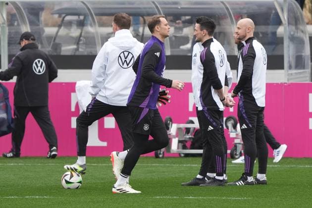 Torwart Goalie Manuel Neuer (Deutschland Germany), Bundestrainer Julian Nagelsmann (Deutschland Germany) - Frankfurt 19.03.2024: Training der Nationalmannschaft