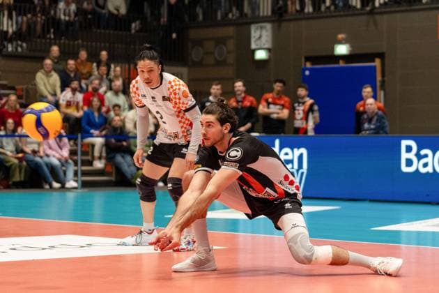 Annahme Timothee Carle (Berlin Recycling Volleys, 9) GER, Baden VOLLEYS SSC Karlsruhe vs. Berlin Recycling Volleys Volleyball, Playoff Viertelfinale, Maenner, 20.03.2024 GER, Baden VOLLEYS SSC Karlsruhe vs. Berlin Recycling Volleys Volleyball, Playoff Viertelfinale, Maenner, 20.03.2024 Karlsruhe Copyright: xEibner-Pressefoto StefanxMayerx EP_SMR
